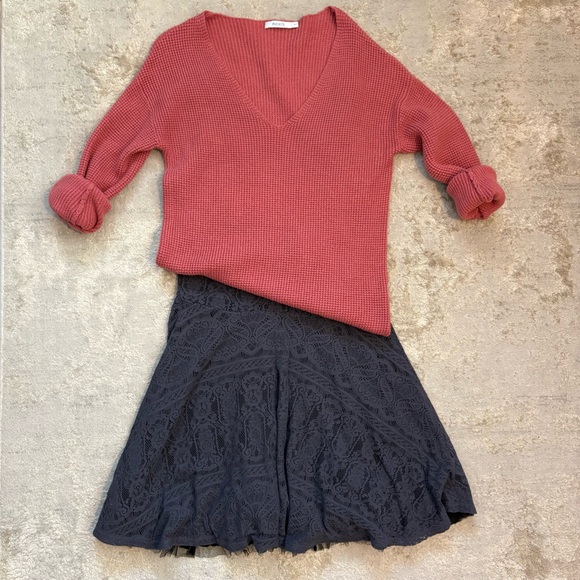 Closet Refresh - 6 Piece Multi-Brand Bundle - Mixed Size Clothing Lot Capsule - Picture 13 of 16